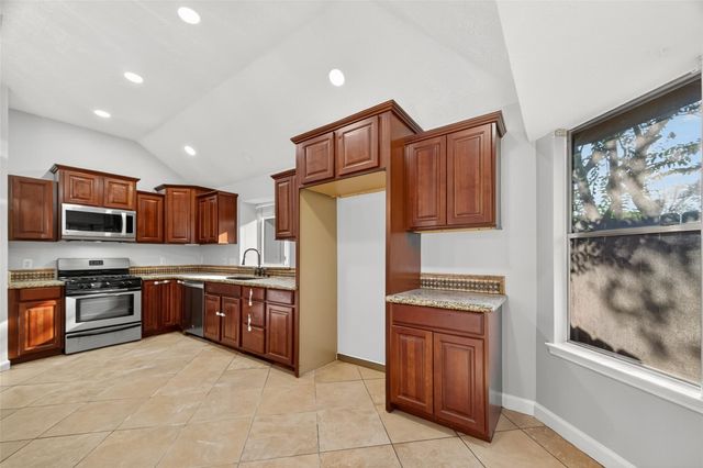 8802 Kensington Court, La Porte, TX 77571