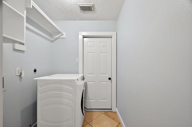 8802 Kensington Court, La Porte, TX 77571