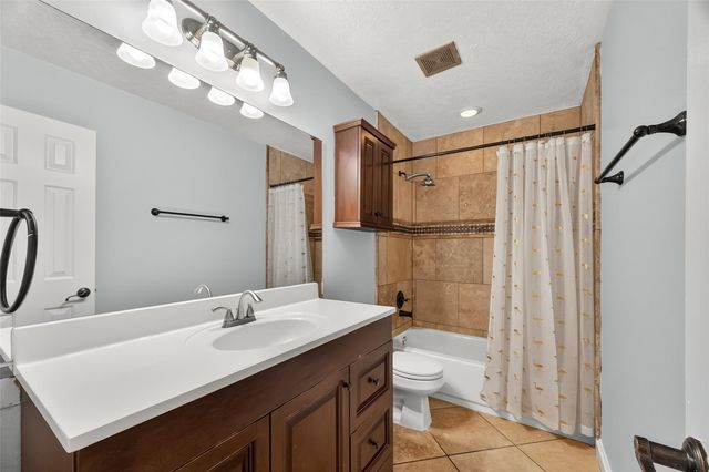 8802 Kensington Court, La Porte, TX 77571