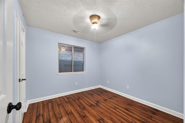 8802 Kensington Court, La Porte, TX 77571