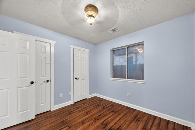 8802 Kensington Court, La Porte, TX 77571