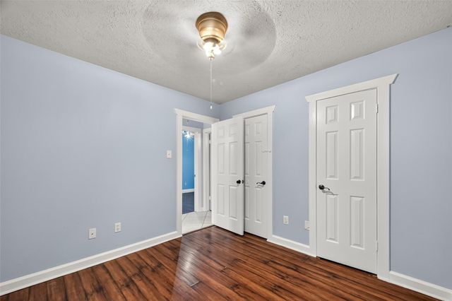 8802 Kensington Court, La Porte, TX 77571