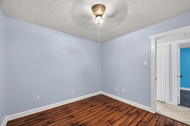 8802 Kensington Court, La Porte, TX 77571
