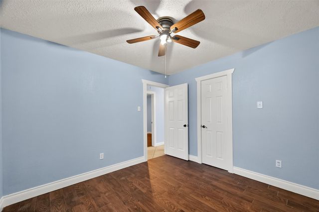 8802 Kensington Court, La Porte, TX 77571