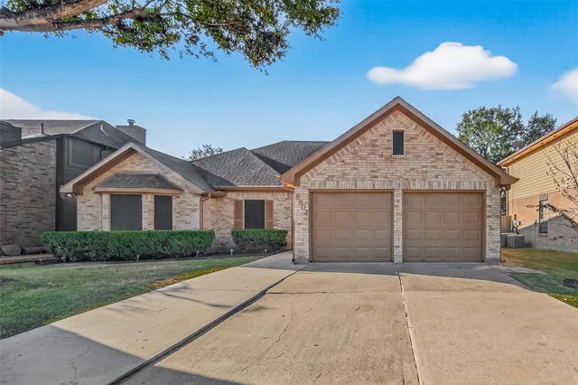 8802 Kensington Court, La Porte, TX 77571