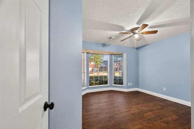 8802 Kensington Court, La Porte, TX 77571