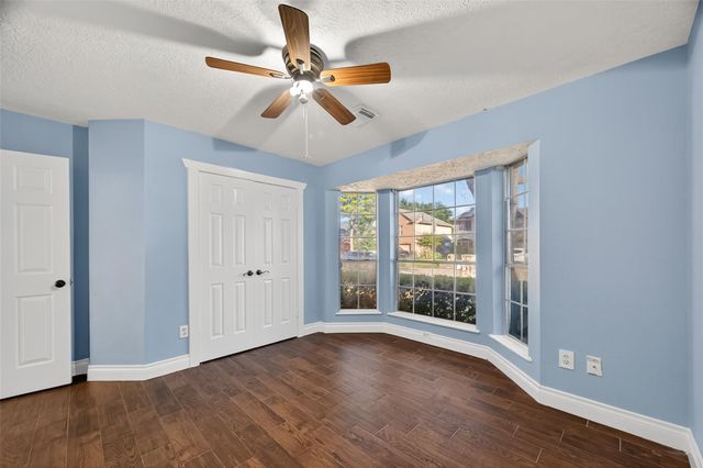 8802 Kensington Court, La Porte, TX 77571