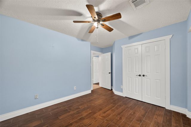 8802 Kensington Court, La Porte, TX 77571