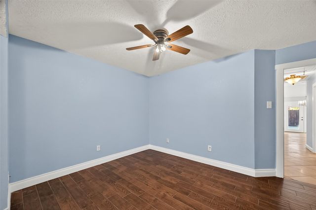 8802 Kensington Court, La Porte, TX 77571