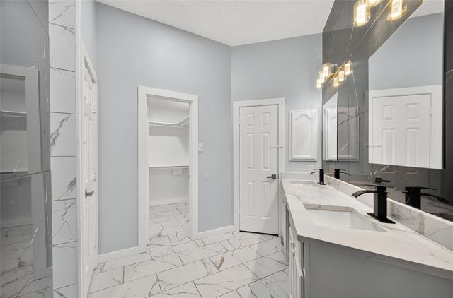 8802 Kensington Court, La Porte, TX 77571