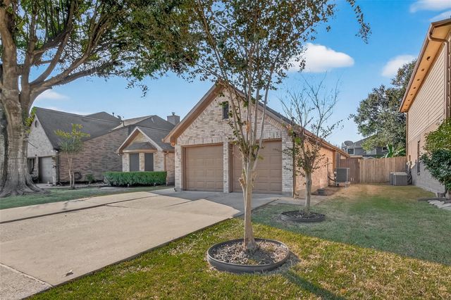8802 Kensington Court, La Porte, TX 77571