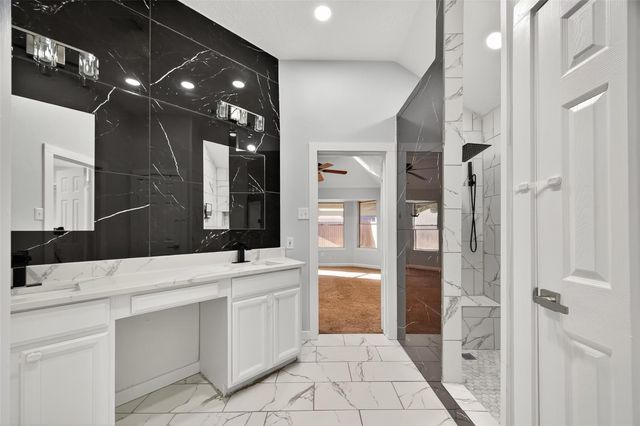 8802 Kensington Court, La Porte, TX 77571