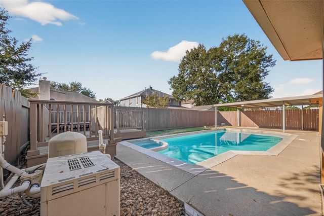 8802 Kensington Court, La Porte, TX 77571