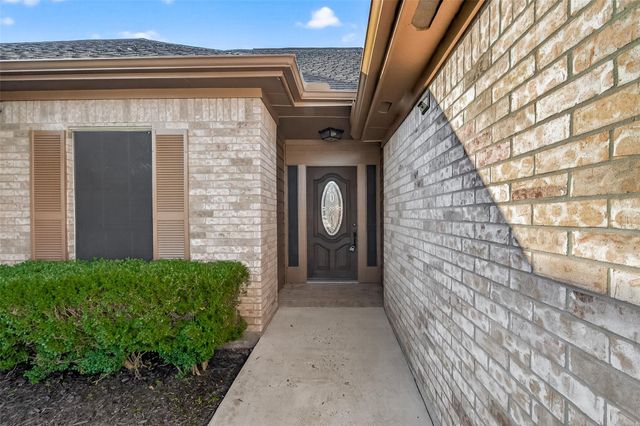 8802 Kensington Court, La Porte, TX 77571