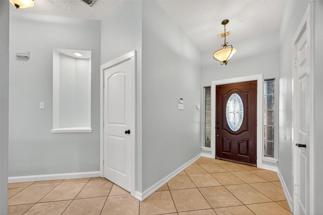 8802 Kensington Court, La Porte, TX 77571