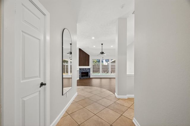 8802 Kensington Court, La Porte, TX 77571