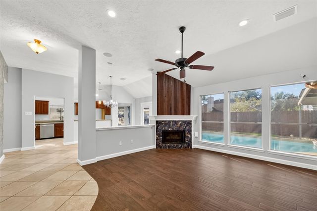 8802 Kensington Court, La Porte, TX 77571