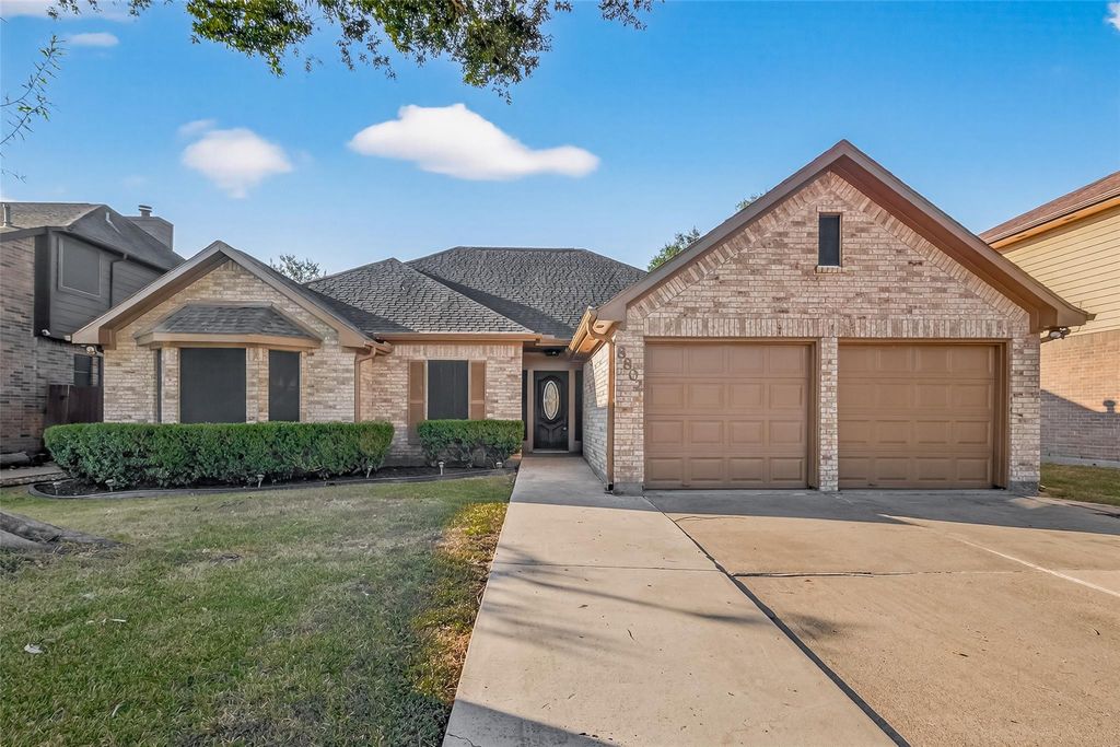 8802 Kensington Court, La Porte, TX 77571