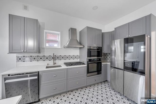 13 2nd Avenue, Newark, NJ 07104
