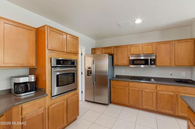 8136 N Night Pony Drive, Tucson, AZ 85743