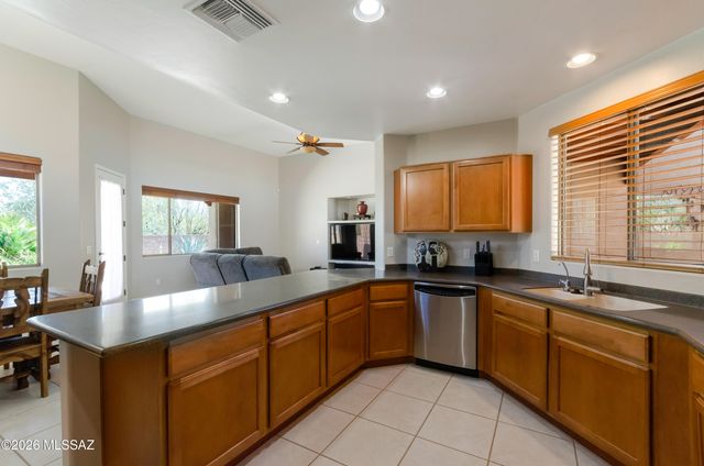 8136 N Night Pony Drive, Tucson, AZ 85743