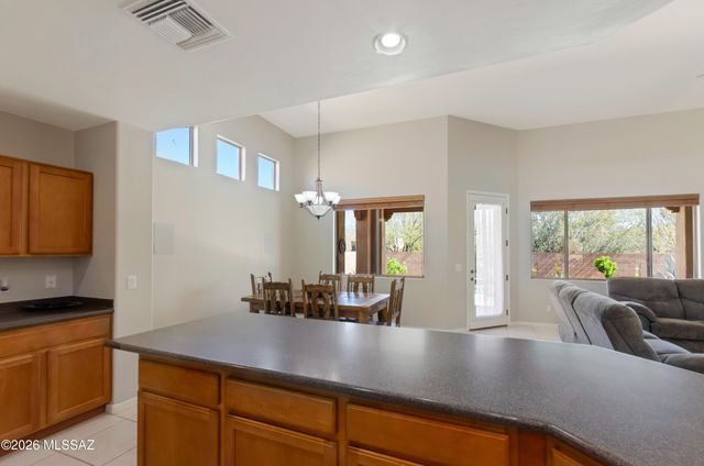 8136 N Night Pony Drive, Tucson, AZ 85743