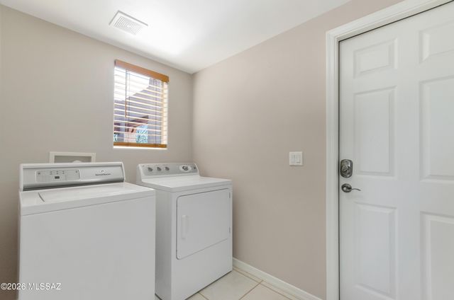 8136 N Night Pony Drive, Tucson, AZ 85743