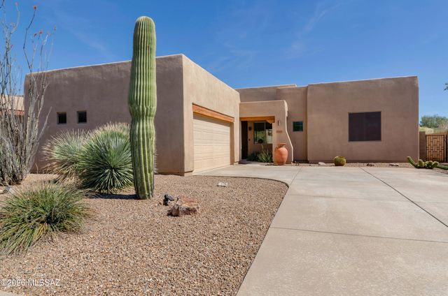 8136 N Night Pony Drive, Tucson, AZ 85743