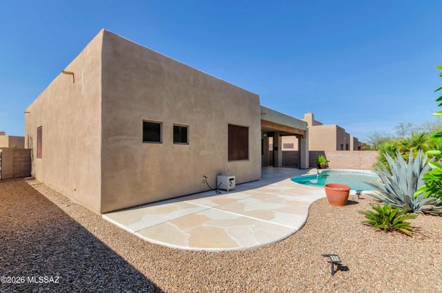 8136 N Night Pony Drive, Tucson, AZ 85743