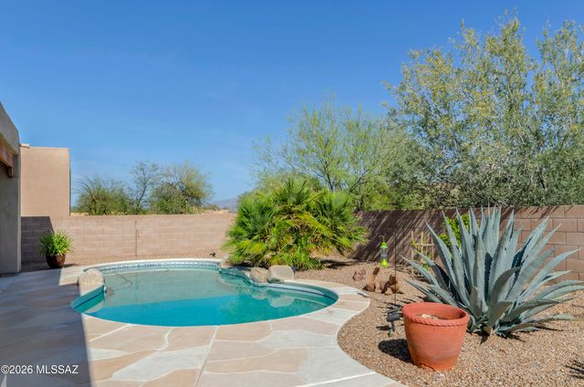 8136 N Night Pony Drive, Tucson, AZ 85743