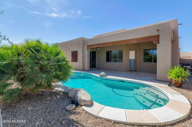 8136 N Night Pony Drive, Tucson, AZ 85743