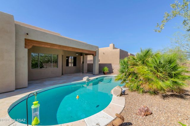 8136 N Night Pony Drive, Tucson, AZ 85743