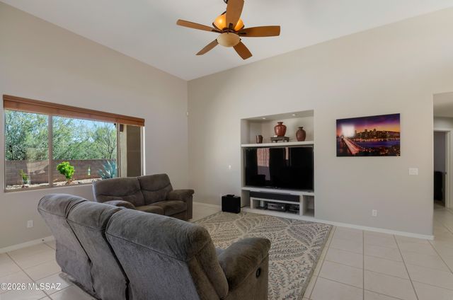 8136 N Night Pony Drive, Tucson, AZ 85743