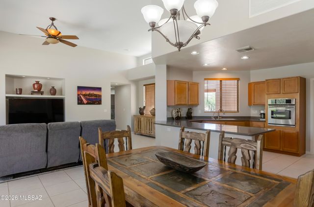 8136 N Night Pony Drive, Tucson, AZ 85743