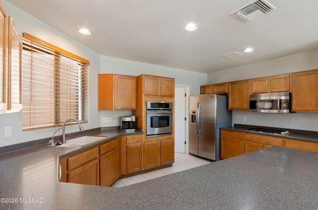 8136 N Night Pony Drive, Tucson, AZ 85743