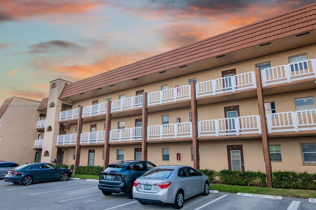 2711 N Pine Island Rd 211, Sunrise, FL 33322