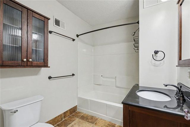 5642 Harrison Street, Kansas City, MO 64110