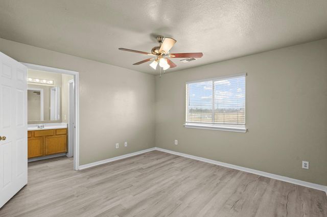 105 Green Isle Ave Avenue 120, Dickinson, TX 77539