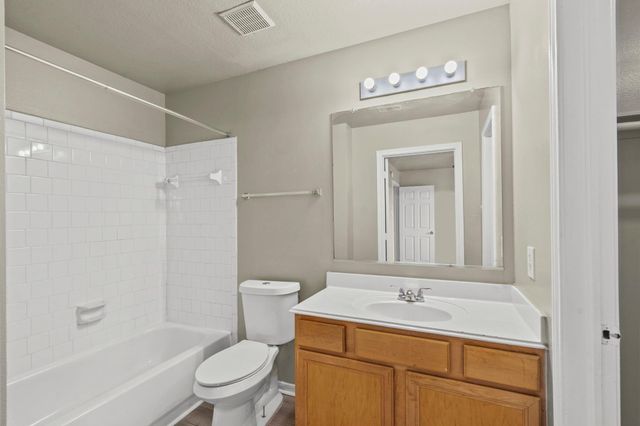 105 Green Isle Ave Avenue 120, Dickinson, TX 77539