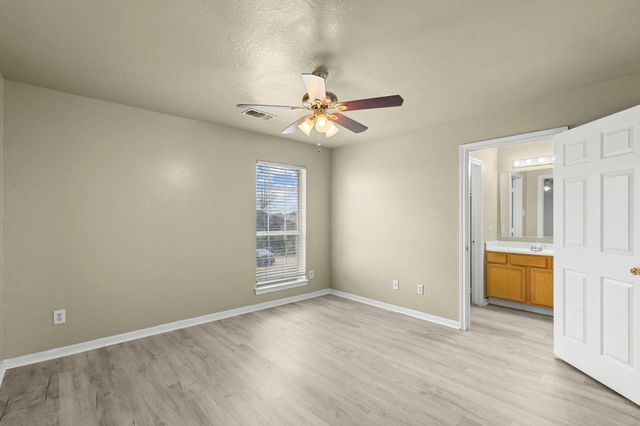 105 Green Isle Ave Avenue 120, Dickinson, TX 77539