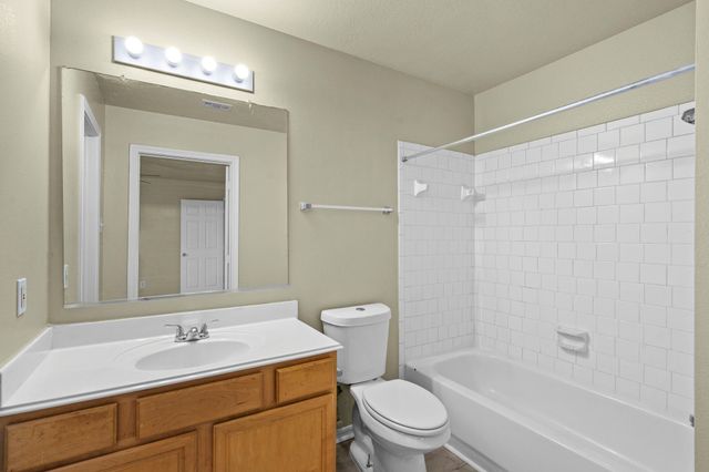 105 Green Isle Ave Avenue 120, Dickinson, TX 77539