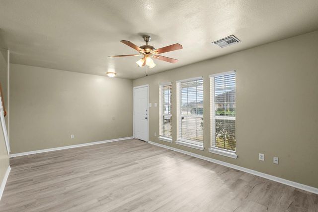 105 Green Isle Ave Avenue 120, Dickinson, TX 77539