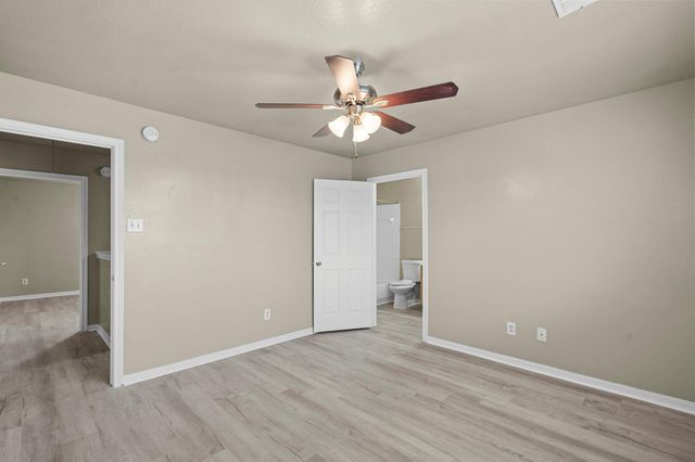 105 Green Isle Ave Avenue 120, Dickinson, TX 77539