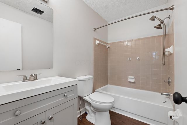 3614 Rochfort Bridge, Columbus, OH 43221