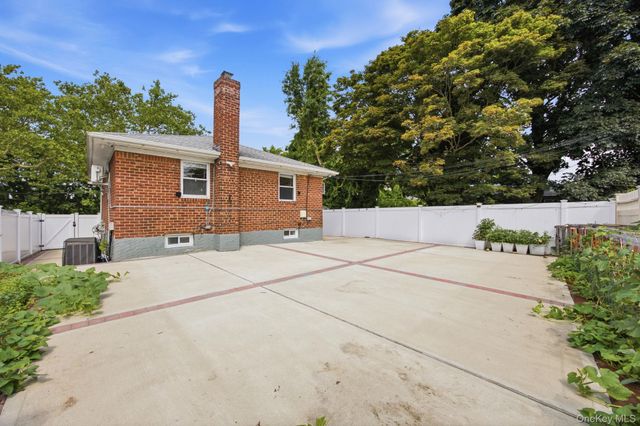 2811 Clearview Expressway, Bayside, NY 11360