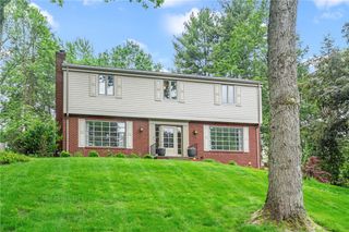 112 Woodshire Dr, O'hara, PA 15215