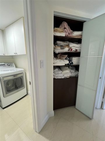 3530 Mystic Pointe Dr 1215, Aventura, FL 33180