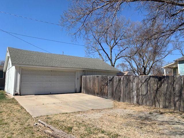 204 S Rothsay Ave, Minneapolis, KS 67467