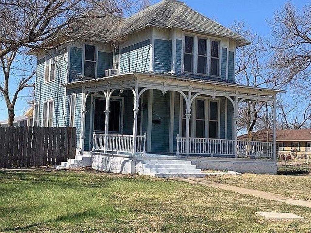 204 S Rothsay Ave, Minneapolis, KS 67467