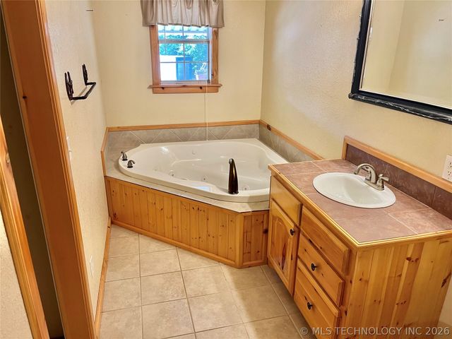 4783 Enos Road, Kingston, OK 73439